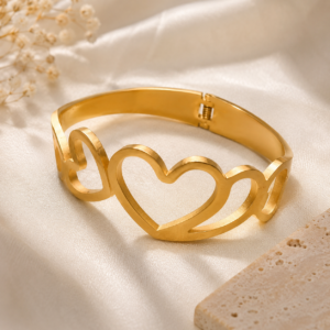 Title  Gold Heart Charm Anti-Tarnish Bracelet